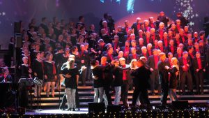 Rönninge Show Chorus och The EntertainMen dansar